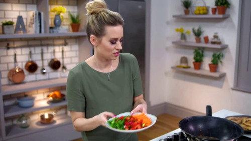 Be Tasty Season 1 Episode 7 - Kimberly Wyatt | Chicken Stir Fry