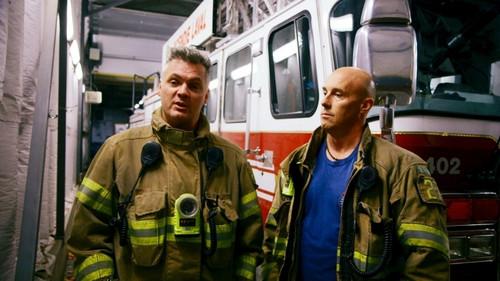 911 Season 1 Episode 13 - Episode 13