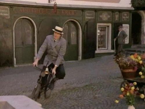 Frankenstein's Aunt Season 1 Episode 5 - The Salon Lion