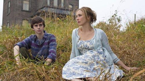 Bates Motel Season 1 Episode 1 - First You Dream, Then You Die