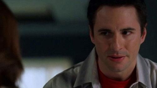 Las Vegas Season 2 Episode 20 - Hit Me!