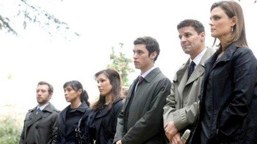 Bones Season 4 Episode 22 - The Double Death of the Dearly Departed