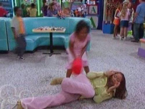 That's So Raven Season 2 Episode 5 - Four's a Crowd