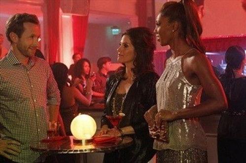 The Neighbors Season 1 Episode 16 - Mother Clubbers