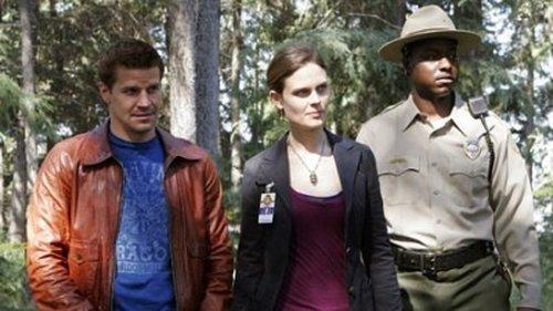 Bones Season 2 Episode 4 - The Blonde in the Game