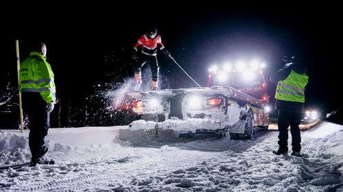 Ice Road Rescue Season 3 Episode 2 - Bad Day at the Gallows