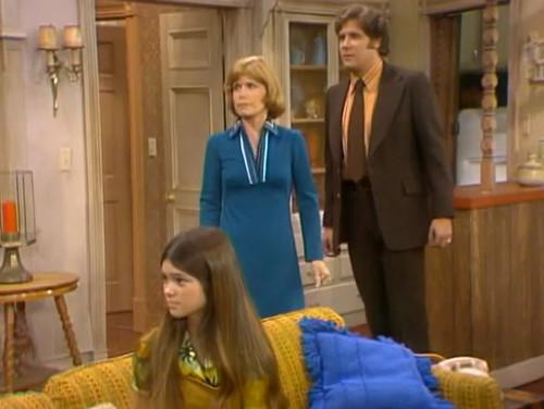 One Day at a Time Season 1 Episode 1 - Ann's Decision