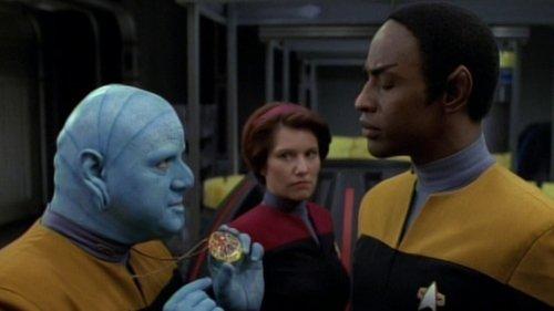 Star Trek: Voyager Season 1 Episode 15 - Learning Curve