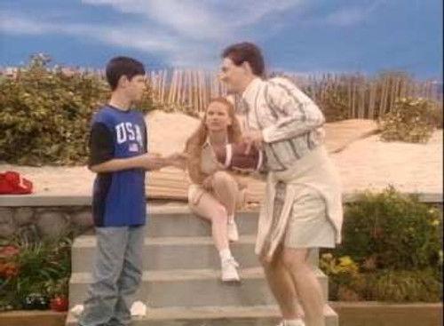 Roseanne Season 9 Episode 8 - Hoi Polloi Meets Hoiti Toiti