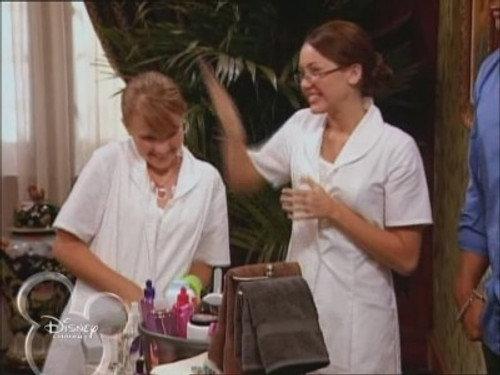 Hannah Montana Season 2 Episode 17 - Don't Stop 'Til You Get the Phone
