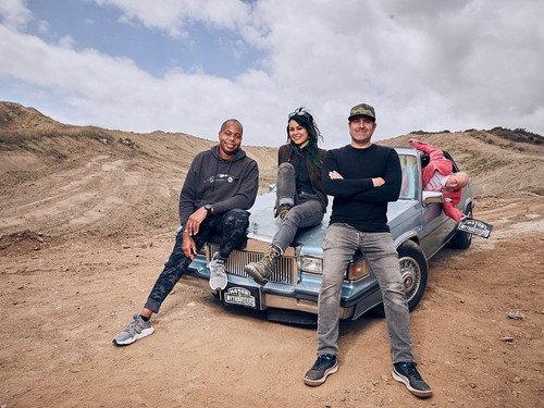 Motor Mythbusters Season 1 Episode 6 - Caddy Detonation Deflection