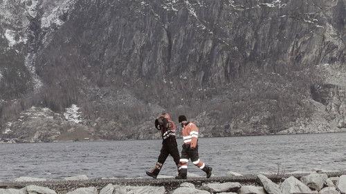 Ice Road Rescue Season 1 Episode 3 - Fire and Ice