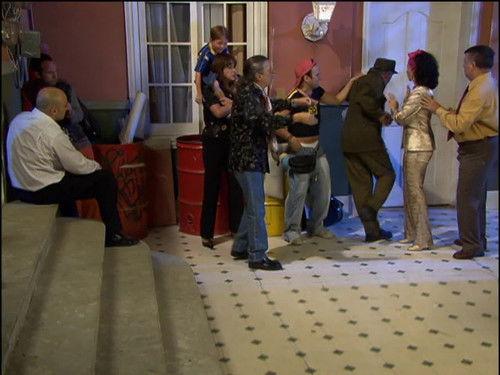 Vecinos Season 1 Episode 6 - El bueno, el malo y el enmascarado