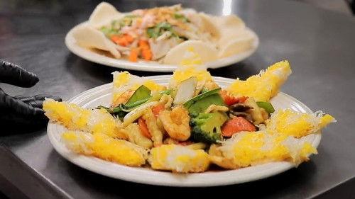 Diners, Drive-Ins and Dives Season 48 Episode 3 - Triple D Nation: Fresh and Fried