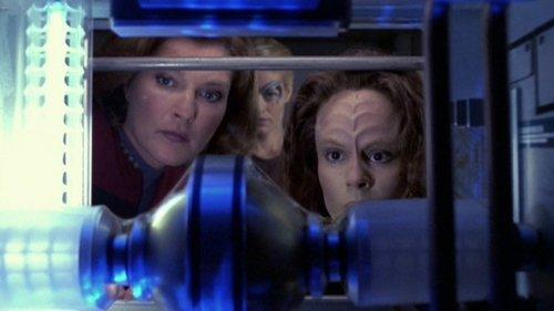 Star Trek: Voyager Season 6 Episode 9 - The Voyager Conspiracy