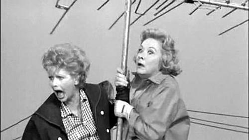 The Lucy Show Season 1 Episode 9 - Lucy Puts Up a TV Antenna