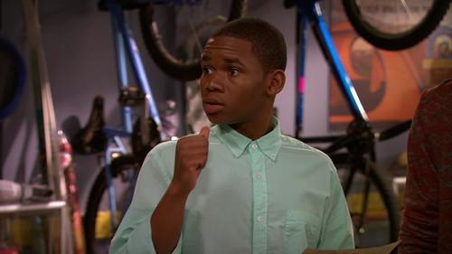 Pair of Kings Season 3 Episode 16 - Thumb & Thumber