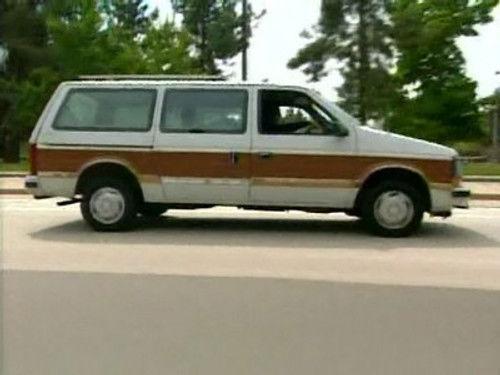 Pimp My Ride Season 4 Episode 4 - Tin's Dodge Caravan
