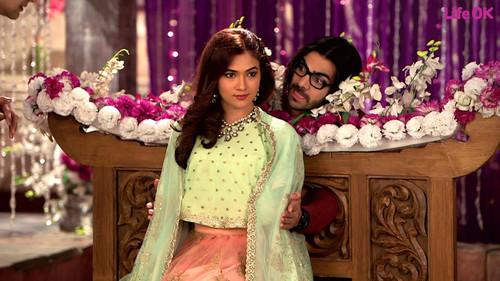 Bahu Hamari Rajni Kant Season 2 Episode 2 - One-Armed Rajni's Munh Dikhaai!