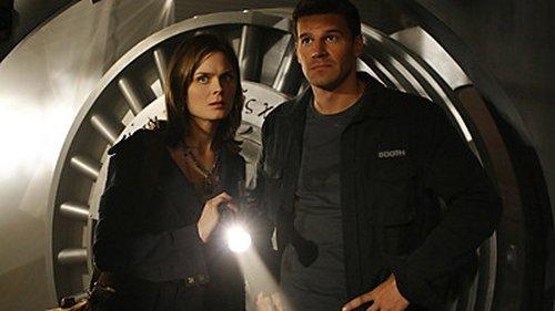 Bones Season 3 Episode 1 - The Widow's Son in the Windshield
