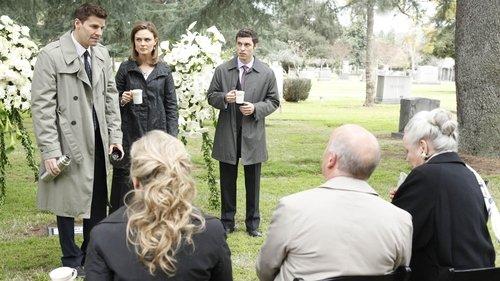 Bones Season 4 Episode 22 - The Double Death of the Dearly Departed