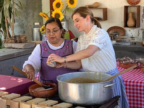 Pati's Mexican Table Season 8 Episode 9 - Mocorito, The Land of Chilorio