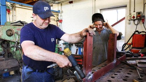 Frank & Kastaniegaarden Season 28 Episode 13 - Welding and windmill platform