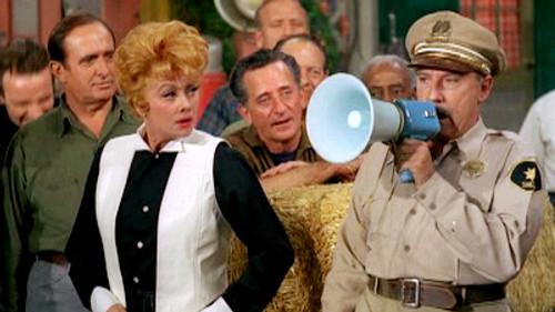 The Lucy Show Season 5 Episode 18 - Lucy Puts Main Street on the Map