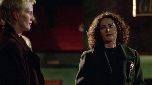 NYPD Blue Season 6 Episode 7 - Czech Bouncer