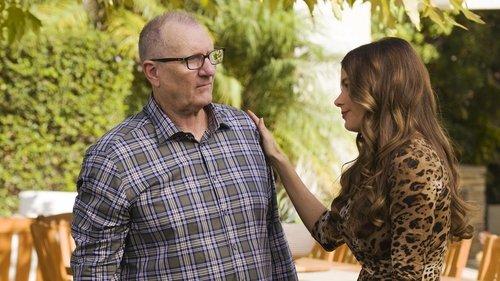 Modern Family Season 8 Episode 13 - Do It Yourself