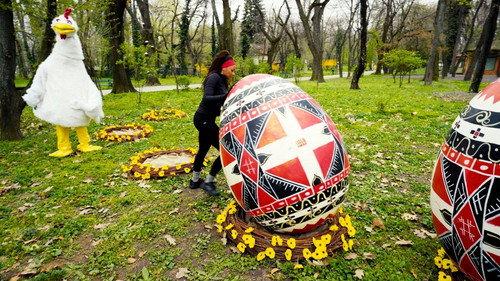 The Amazing Race Season 38 Episode 8 - Oh Egg, Where Art Thou