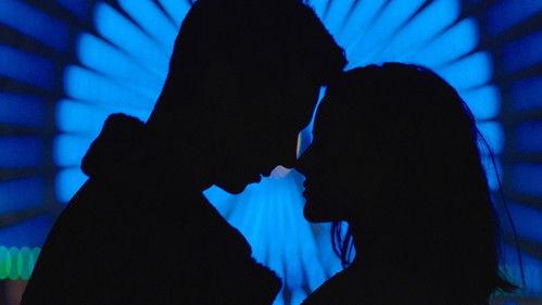 Paradise City Season 1 Episode 2 - A Groupie in the Tabloids