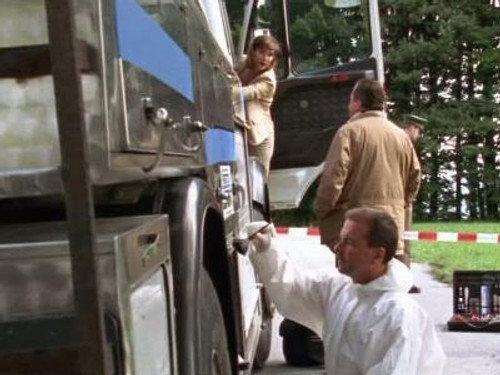 Die Rosenheim-Cops Season 8 Episode 20 - Tod im Milchsee