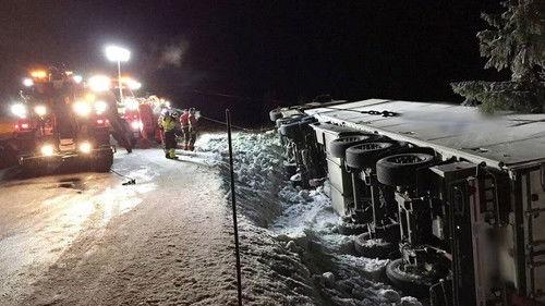 Ice Road Rescue Season 7 Episode 2 - Test of Mettle