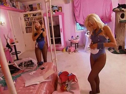 The Girls Next Door Season 1 Episode 6 - Operation Playmate