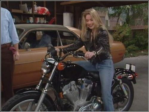 Married... with Children Season 7 Episode 15 - Heels on Wheels