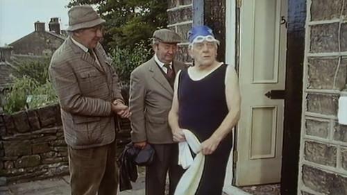 Last of the Summer Wine Season 11 Episode 4 - Who's That Bloke With Nora Batty Then?