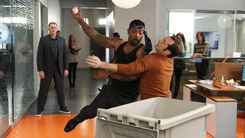 black-ish Season 1 Episode 20 - Switch Hitting