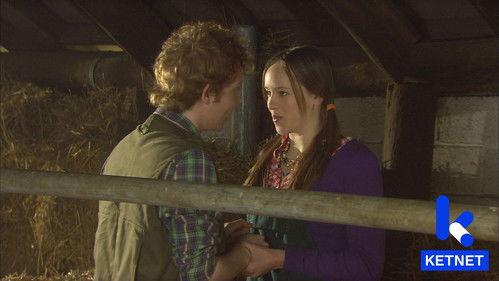 Amika Season 2 Episode 2 - Paarse bloemetjes voor Amika