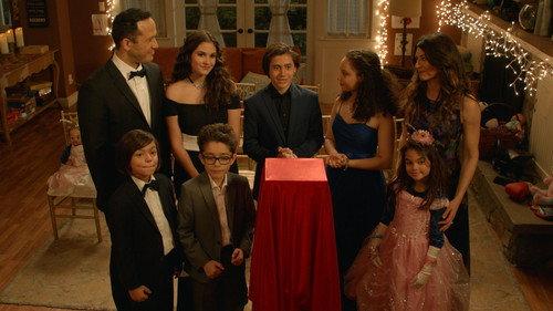 Stuck in the Middle Season 2 Episode 20 - Stuck in the Diaz Awards