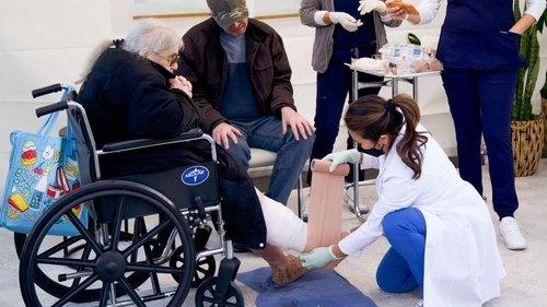 Dr. Pimple Popper Season 9 Episode 10 - Leaky Legs