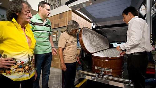 La que se avecina Season 4 Episode 12 - Un cazamarujas, un sentido pésame y la caída del imperio Recio