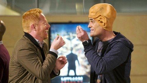 Modern Family Season 7 Episode 18 - The Party