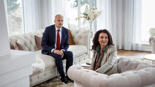 Solsidan Season 7 Episode 4 - Fredde is to be interviewed by Dagens Industri