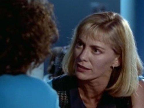 Ocean Girl Season 1 Episode 10 - Major Breakthrough