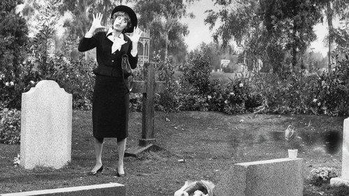 Laverne & Shirley Season 4 Episode 9 - A Visit to the Cemetery