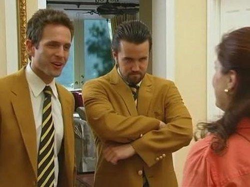 It's Always Sunny in Philadelphia Season 5 Episode 1 - The Gang Exploits the Mortgage Crisis