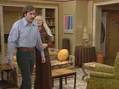 All in the Family Season 6 Episode 19 - Mike's Move