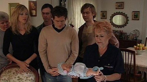 It's Always Sunny in Philadelphia Season 1 Episode 7 - Charlie Got Molested