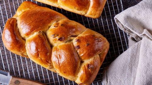 Christopher Kimball's Milk Street Television Season 9 Episode 16 - Professional Breads at Home